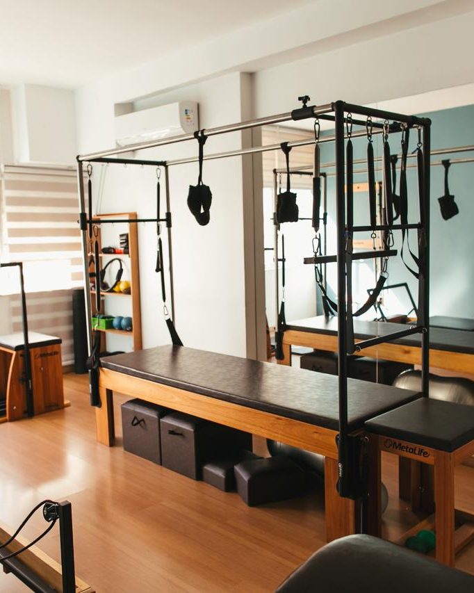 Sala do Studio V Pilates em Copacabana, com Cadillac, Reformer e Step Chair